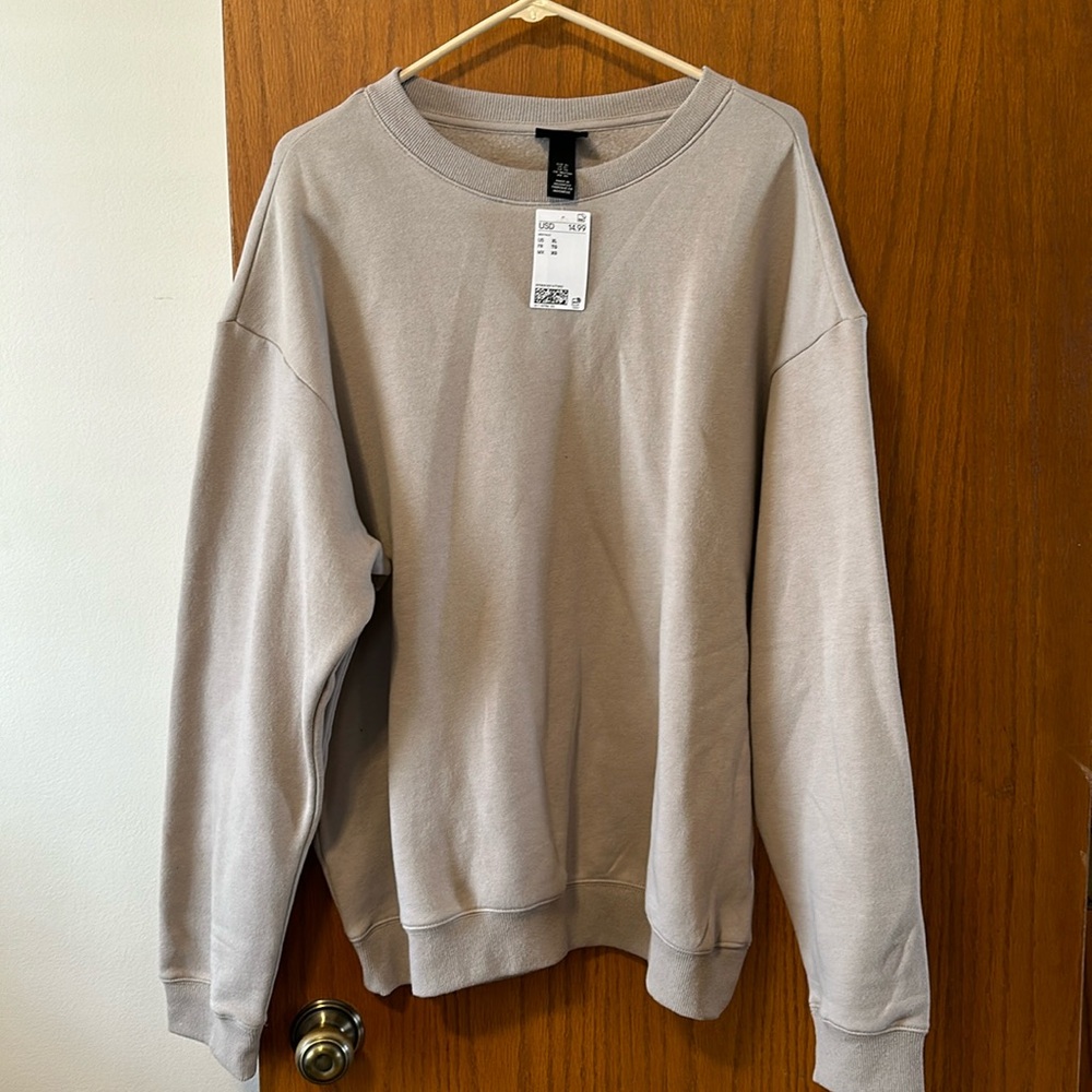 New with tags tan H&M crewneck